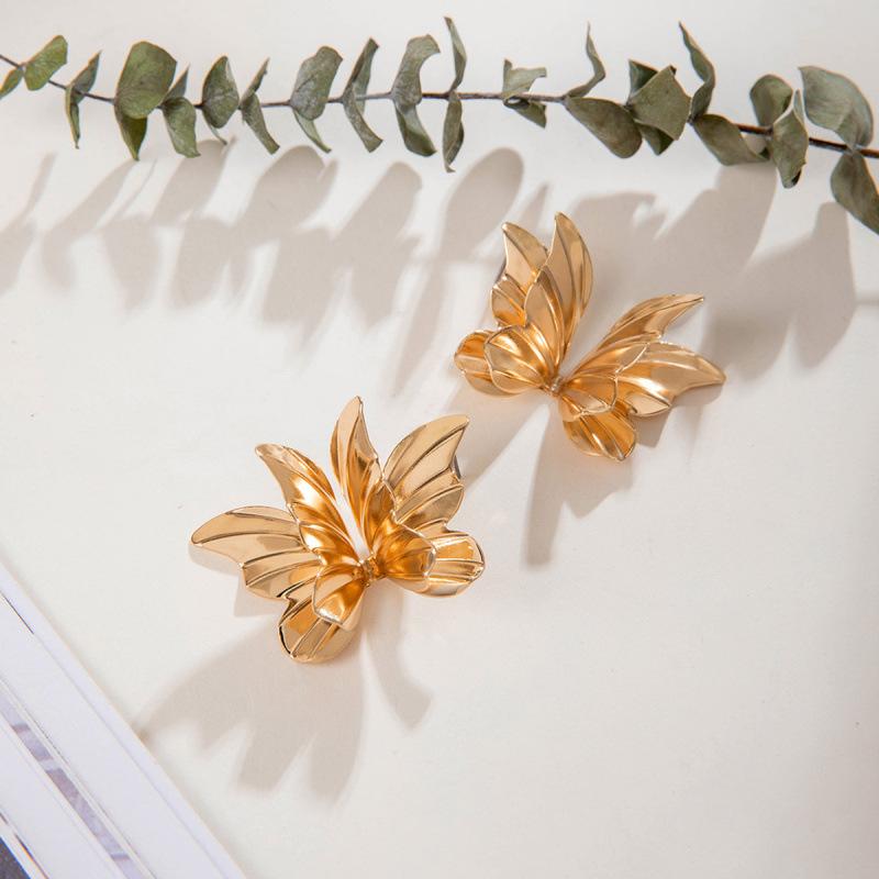 Golden leaf fan texture earrings creative exaggerated retro flower heavy metal wind stud earrings