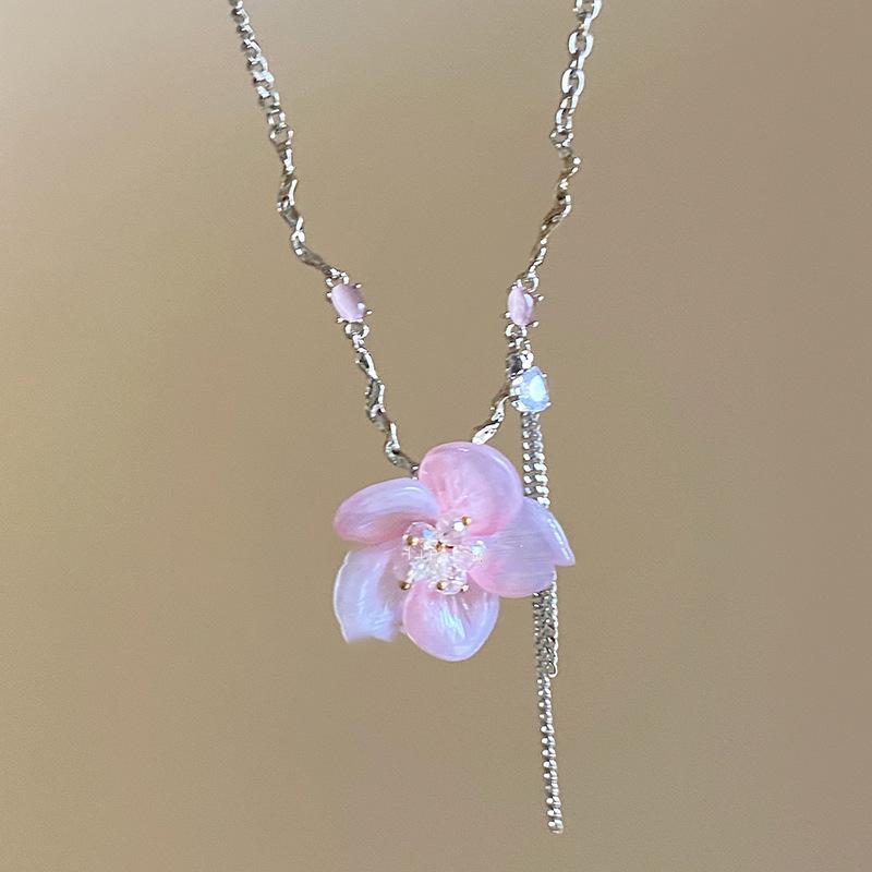 Zircon Resin Flower Pendant Necklace Women's Fashion Niche Design Neck Chain Early Spring Versatile Sweet Light Luxury Collarbone Chain