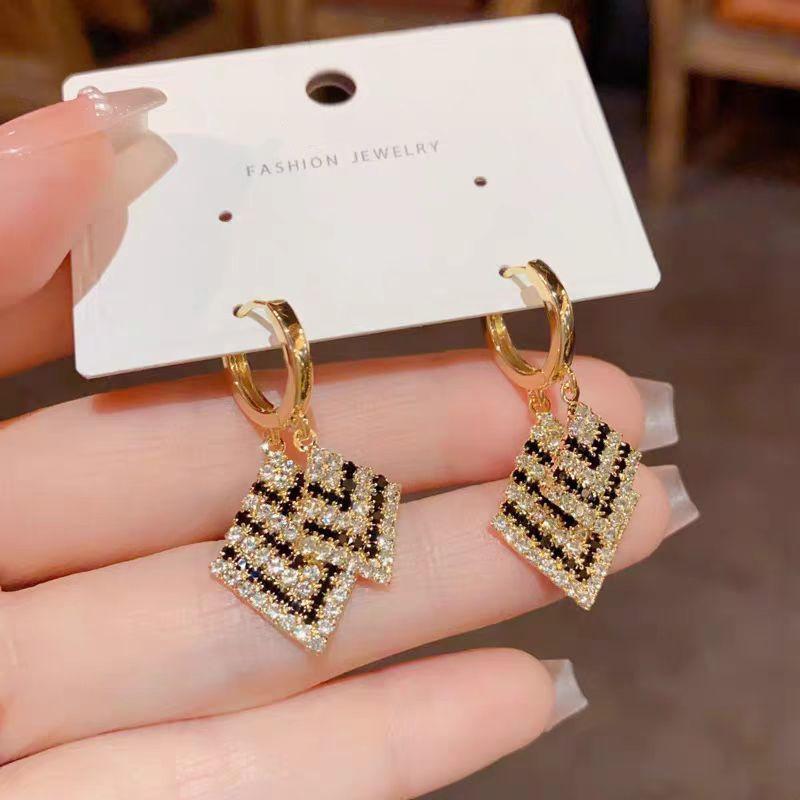 Luxury Zircon Rhombus Earrings: Sparkling Black & White with Face-Slimming Ear Clips