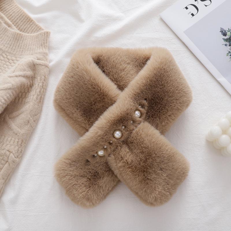 Stylish Women's Winter Scarf, Korean-Inspired, Faux Fur Collar, Otter Fur Look, Versatile and Warm.