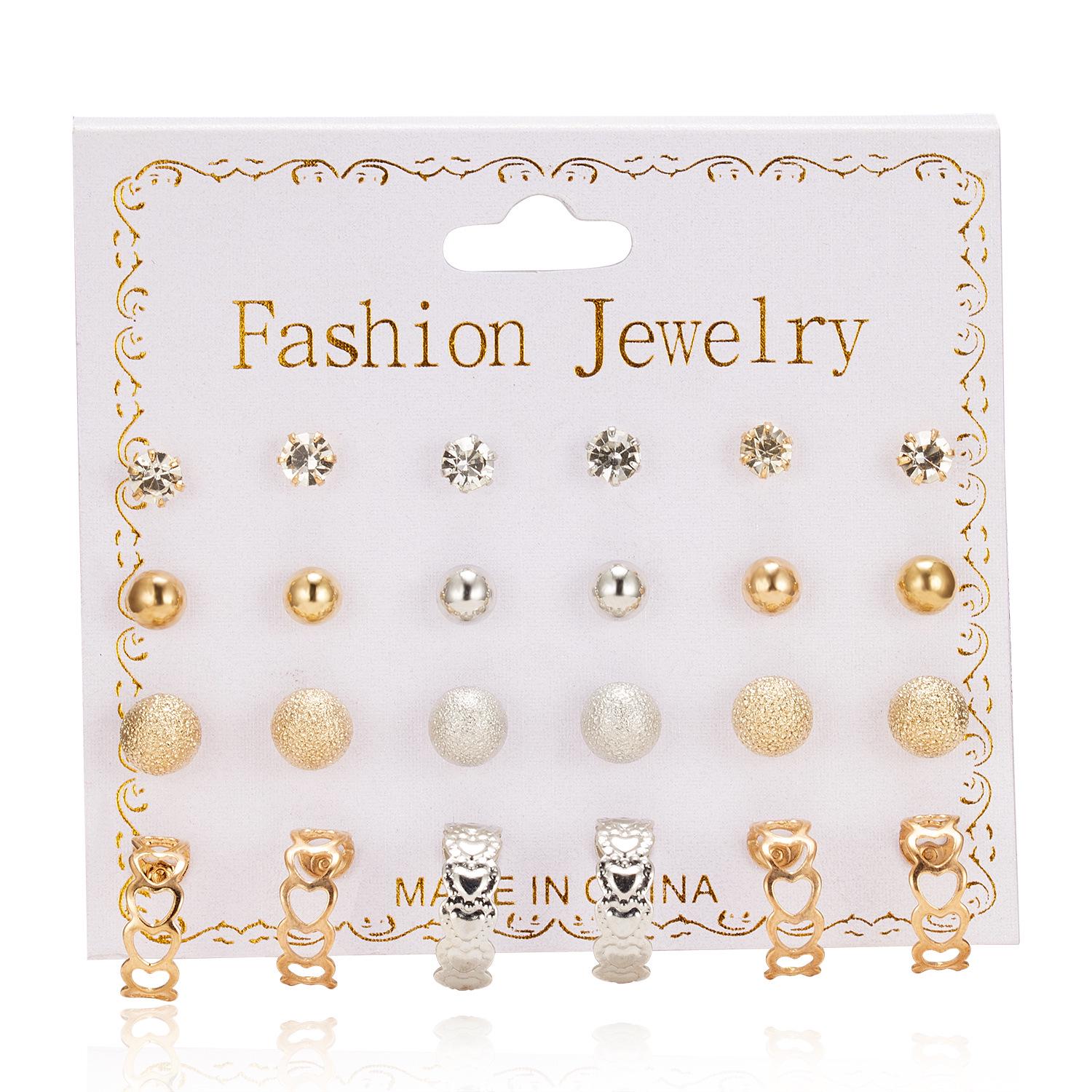 

12 пар серег-гвоздиков с цирконами: Дизайн с жемчугом, цветами и бантами