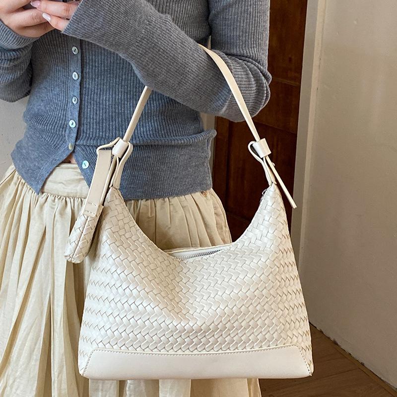 Knitted Pattern Shoulder Bag with Underarm Strap, Fashionable Handbag, Slouchy Crossbody Bag, Vintage and Niche Bag