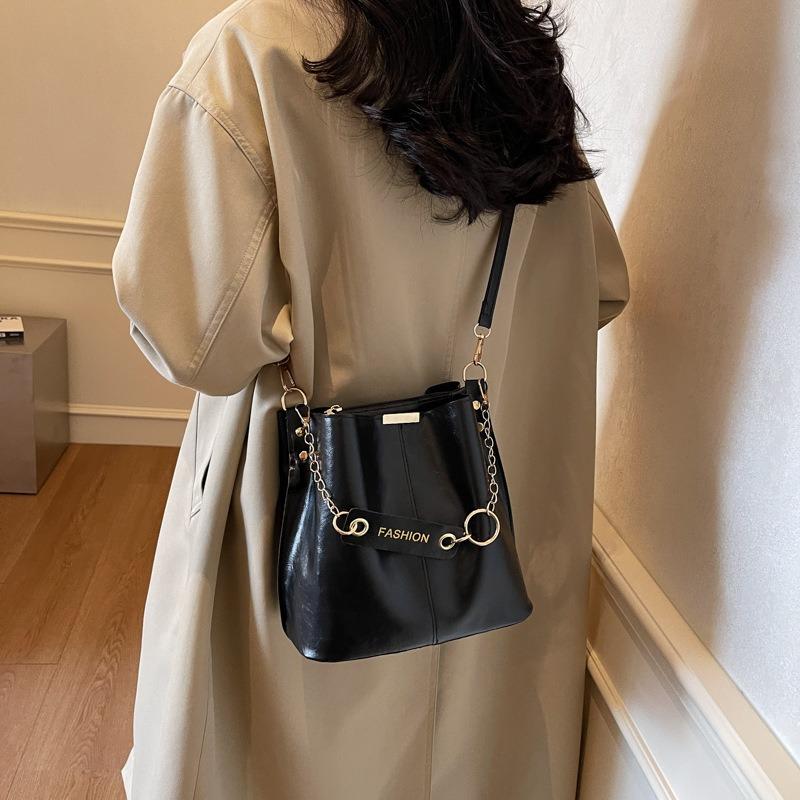 Strukturierte kleine Tasche Damen Frühling Neu Retro Eimer Tasche Mode Nische Design Pendler Umhängetasche