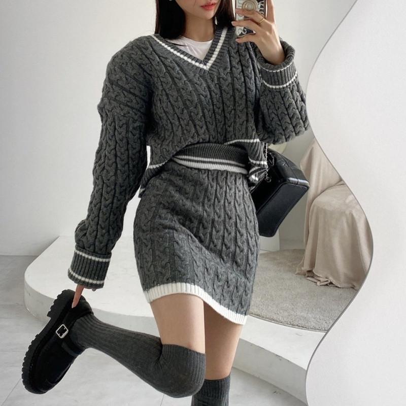 Fashion Retro V-neck Contrast Color Twist Pattern Sweater + High Waist Bag Hip Knitted Skirt Two-piece Women