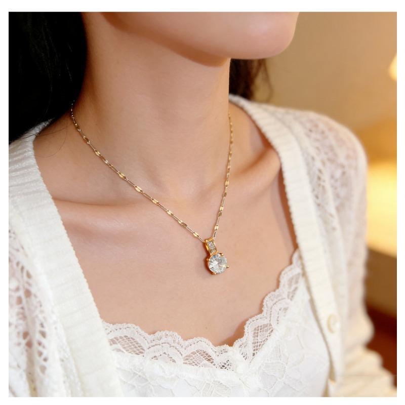 Four Claw Inlaid Zircon Simple Light Luxury Titanium Steel Clavicle Necklace