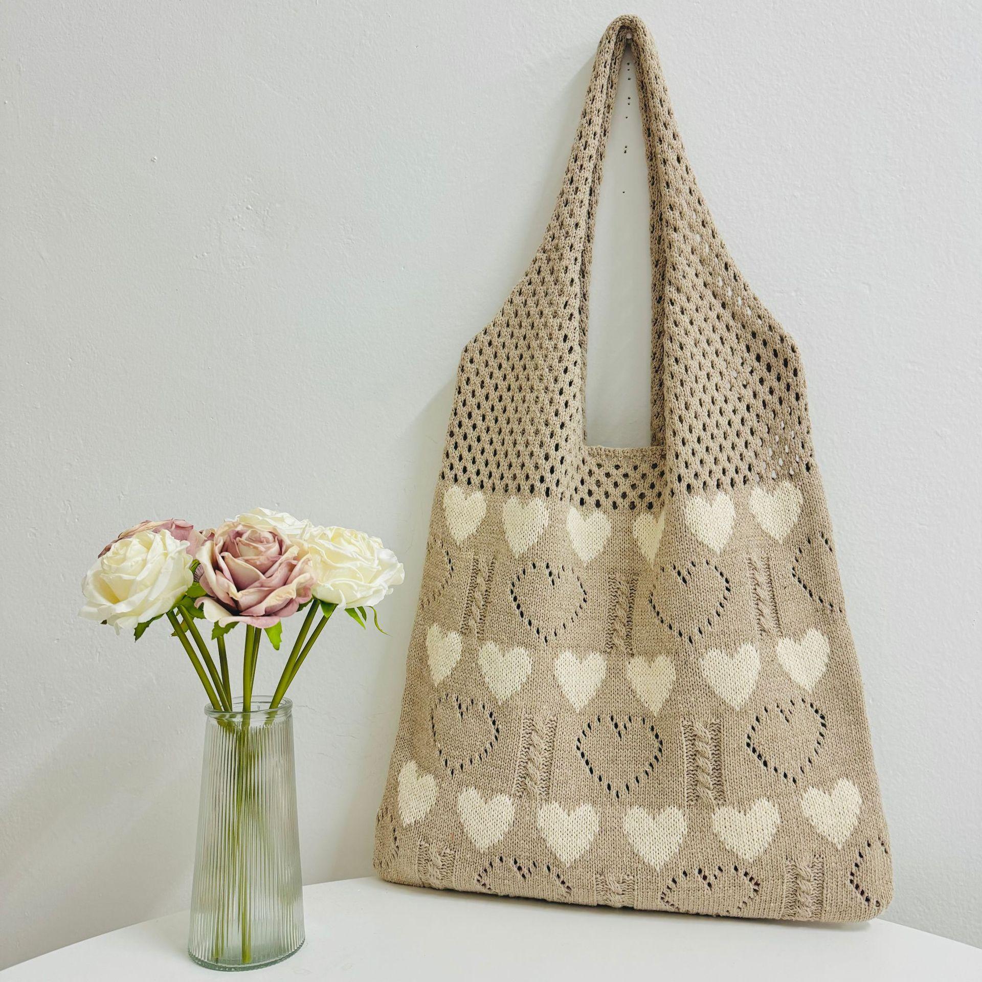 Повседневные вязаные крючком сумки на плечо с узором в виде сердца — фото 11