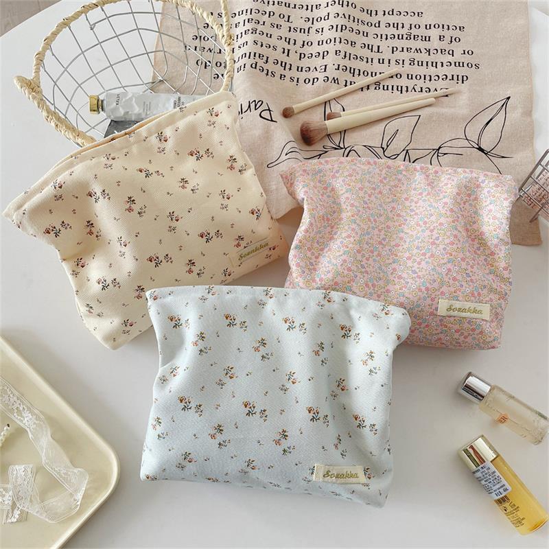 Cute Sweet Floral Cosmetic Bag Large Capacity Portable Travel Makeup Storage Bag Organizer Women Clutch Bag Girly Toiletry Bags