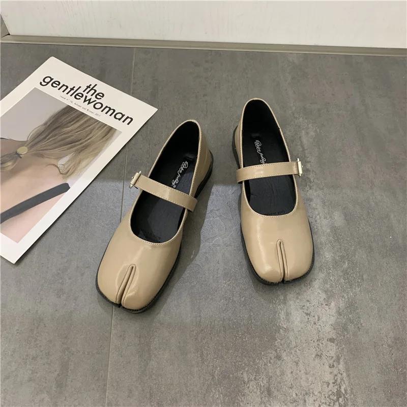 Autumn Women New Split Toe Mary Jane Flats Outdoor Anti Skid Ladies Pumps Female Retro Daily Novelty Solid Shoes Zapatos