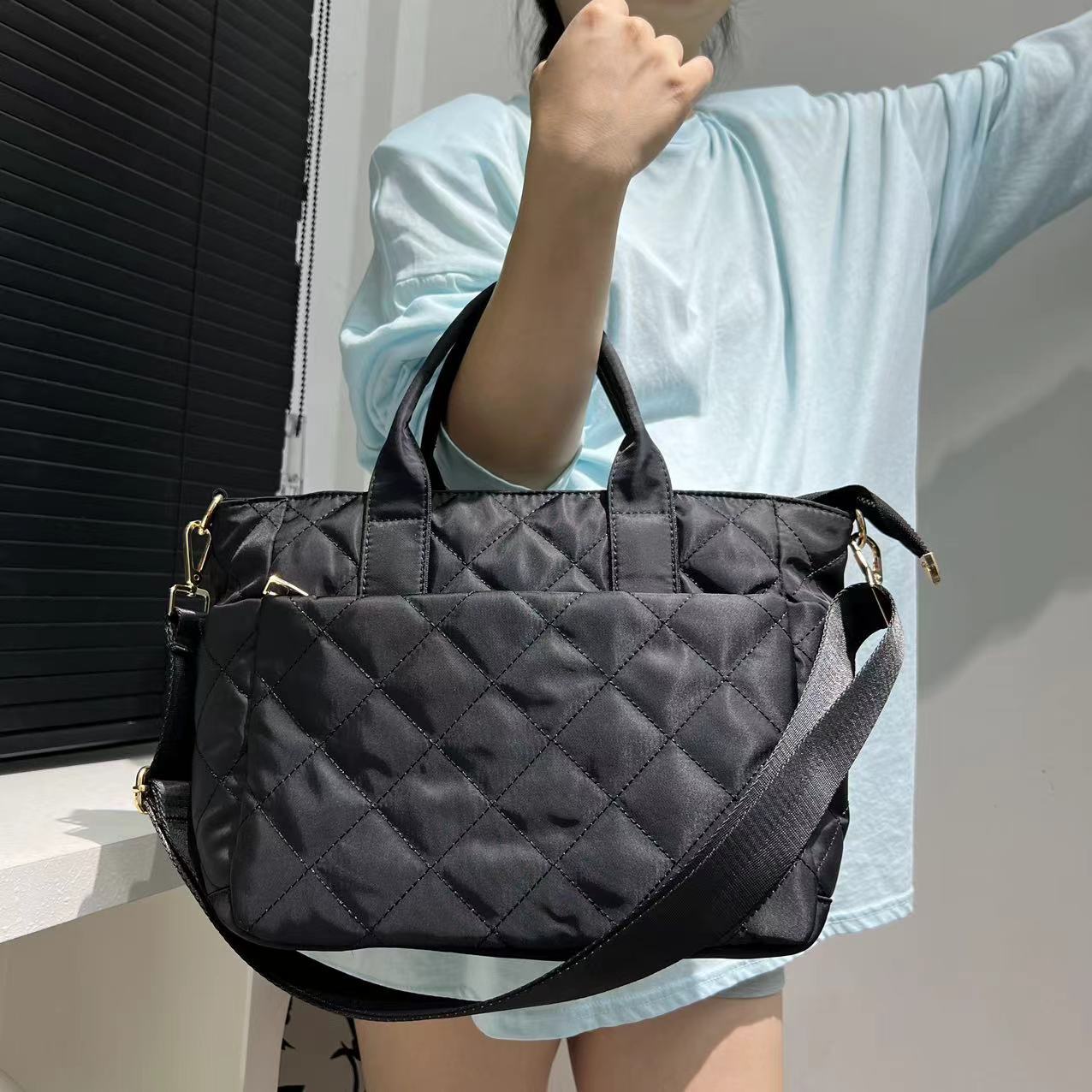 

Women S Down Rhombus Cotton Clothing Shoulder Bag Large Capacity Cotton Filling Trend Crossbody Bag чёрный