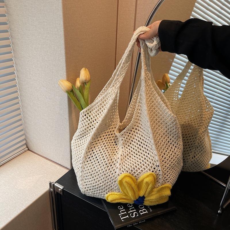 

Woven straw bag women s large-capacity new spring and summer niche shoulder bag hollow seaside beach bag