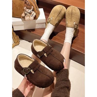 Chaussures Birkenstock rétro françaises à plateforme, collection automne-hiver 2025, en velours chaud et coton.
