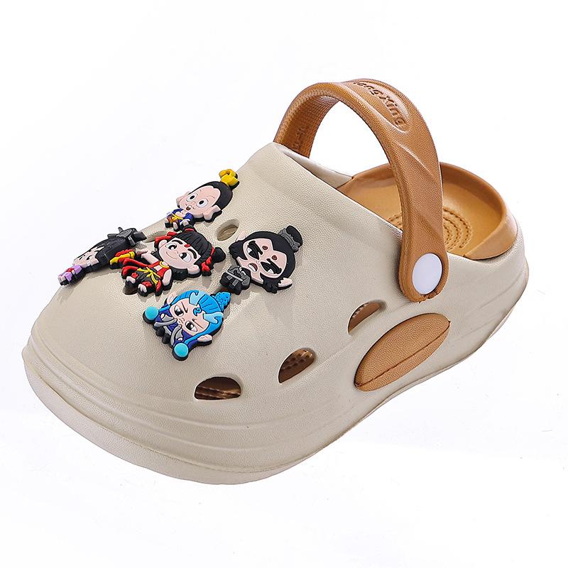 Summer children's Nezha cartoon clogs, closed-toe, soft-soled, breathable sandals for older children, suitable for outdoor beach wear