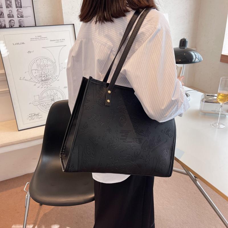 Women's bag New trendy fashion bag Female college student class bag Large capacity office worker shoulder handbag