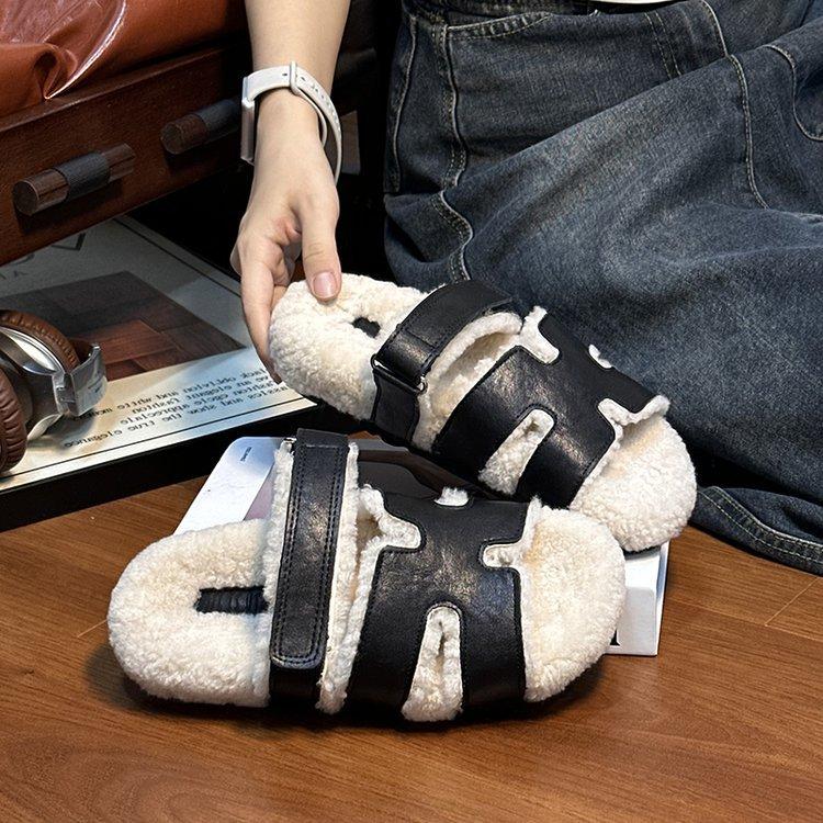 

Европейские товары 2025 осень и зима новые кожаные на толстой подошве тапочки из овечьей шерсти женские носят знаменитости интернета на плоской подошве ленивые шерстяные тапочки 40