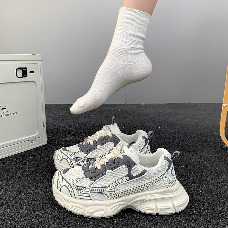 European station 2025 spring and summer new ultra-light soft-soled breathable sports and leisure shoes ultra-fire thick-soled Paris dad shoes women