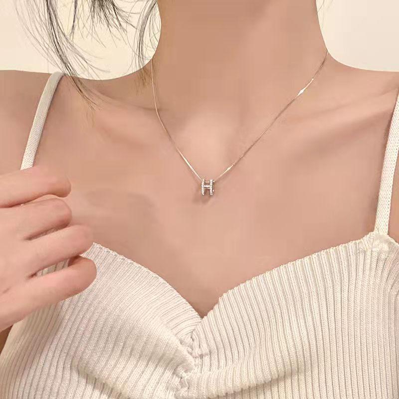

New trendy personalized letter pendant necklace, simple and cold style fashionable geometric collarbone chain