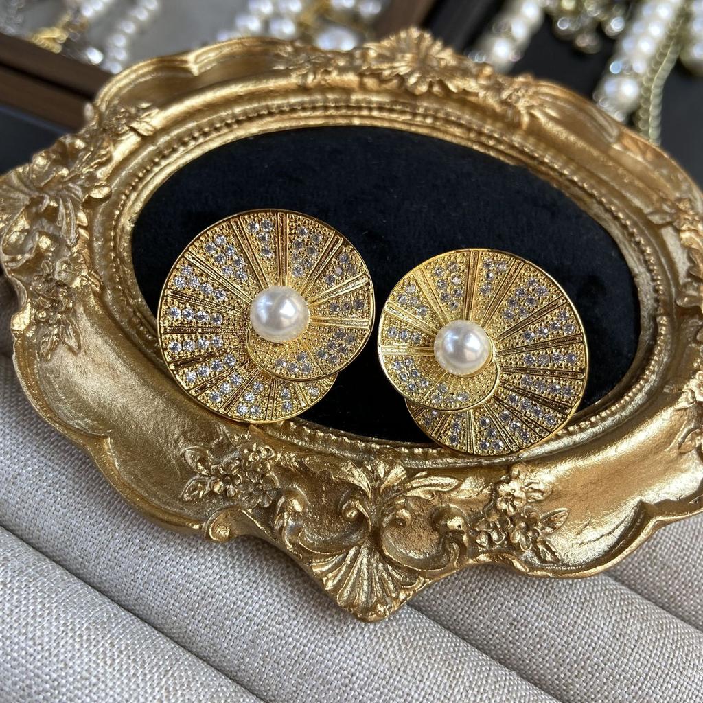 Full Diamond Screw Pearl Earrings Diamond Shining Versatile Shell Exquisite Round