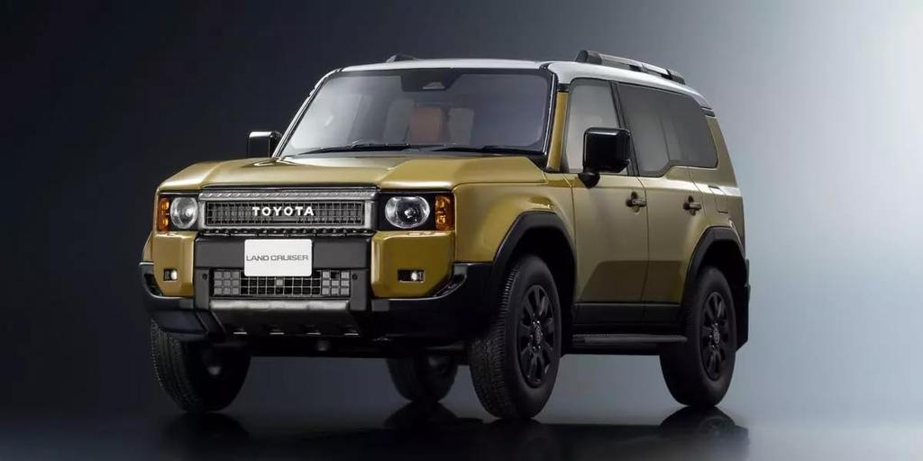 Kyosho Samurai Scale Toyota Land Cruiser 250 Finished Model KSR18064BE 1/18 (Beige)