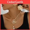 Boucles d'oreilles élégantes florales ornées de perles pour femmes en matériau cuivre avec finition dorée