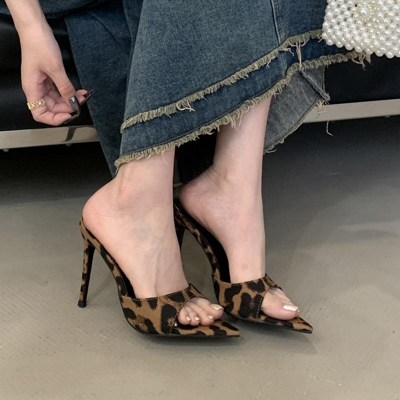 

Шлепанцы на высоком каблуке лето новая мода универсальный острый носок простой темперамент тонкий каблук женские сандалии 41 цветной печати леопарда