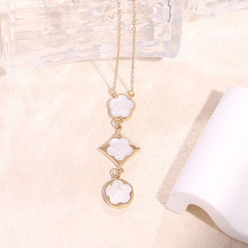 

Новый темпераментный чокер-цепочка на ключицу с клевером на удачу, женская модная ромбовидная подвеска с двойным цветком и бахромой, многослойное длинное ожерелье белый