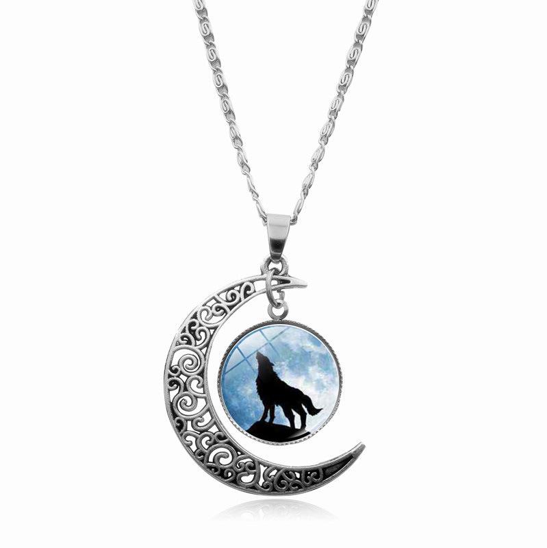Howling Wolf Moon Time Gemstone Pendant Necklace Women's Versatile Collarbone Chain Accessory