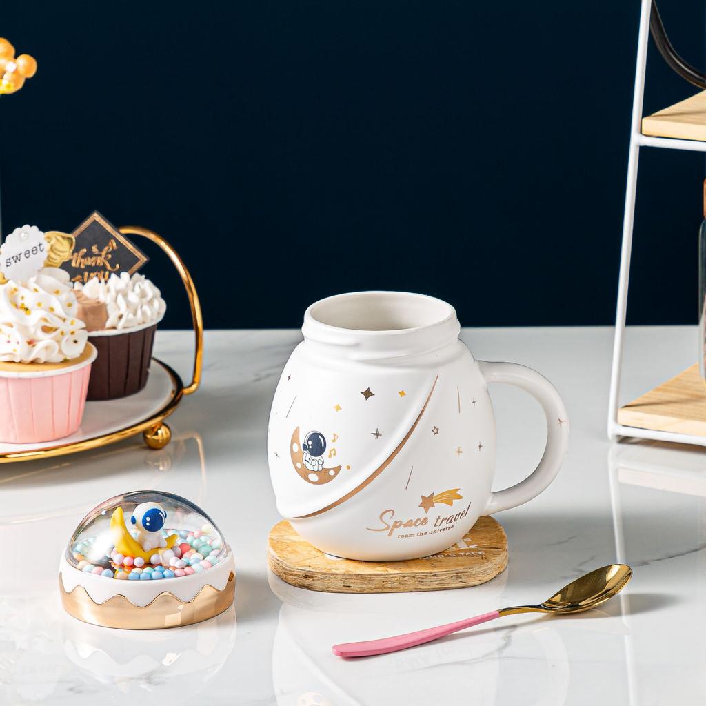 Kreativní planetový hrnek Vysoce přesný hrnek Astronaut Keramický hrnek Dárek k otevření Suvenýr Hrnek na vodu Dárková sada v krabičce