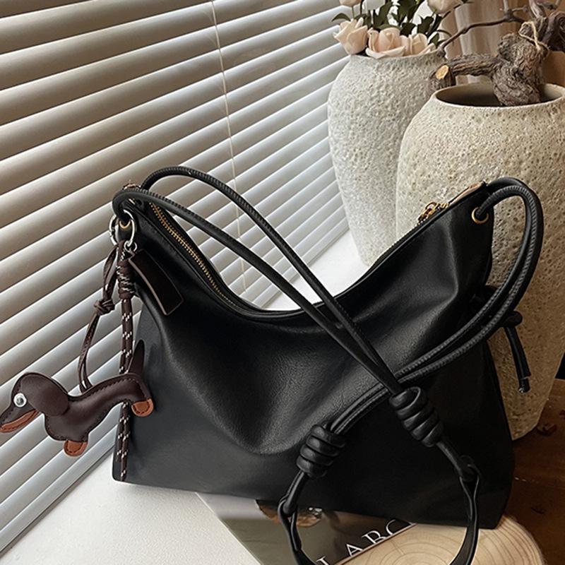 Casual Large-capacity Bag, High Appearance Level, Trendy and Fashionable Single-shoulder Armpit Bag, Commuter Tote Bag