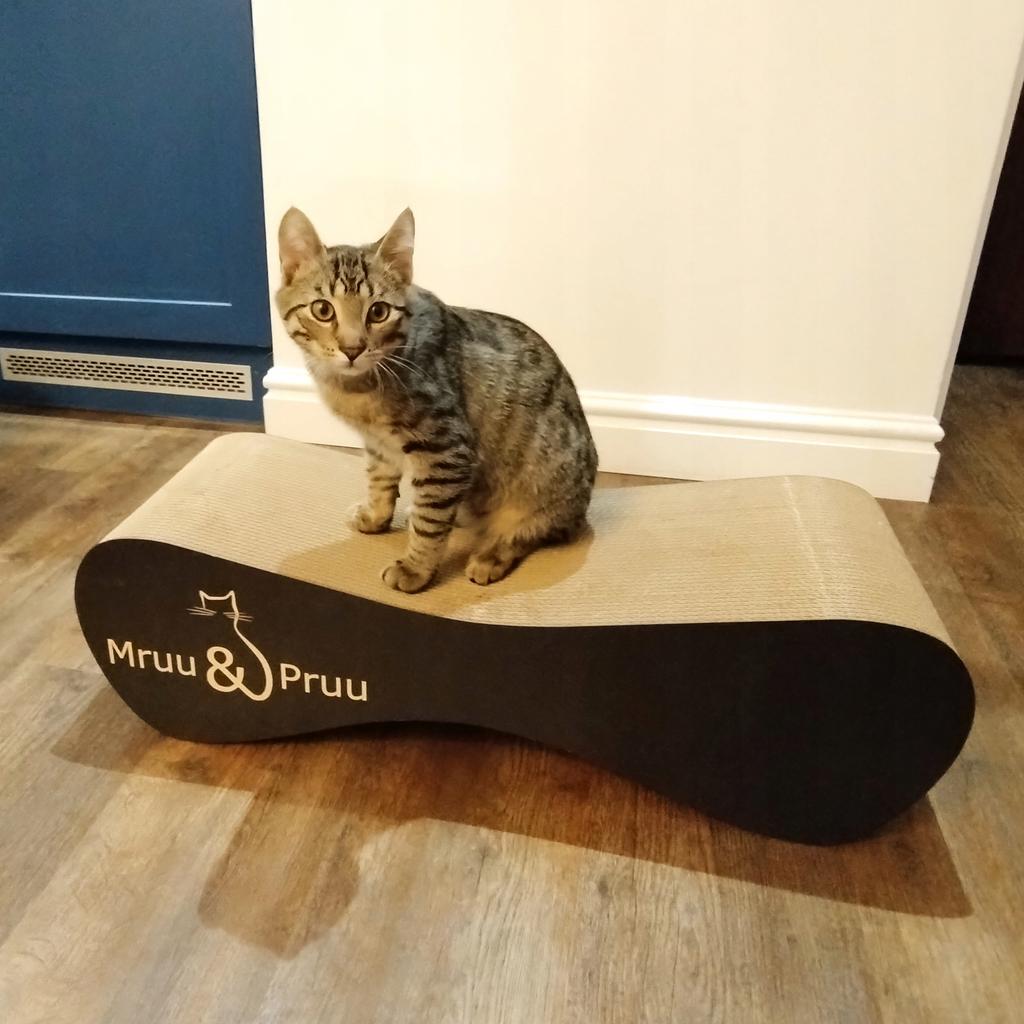 Mimi cat scratching post | black | 70x23x24 cm | MruuPruu