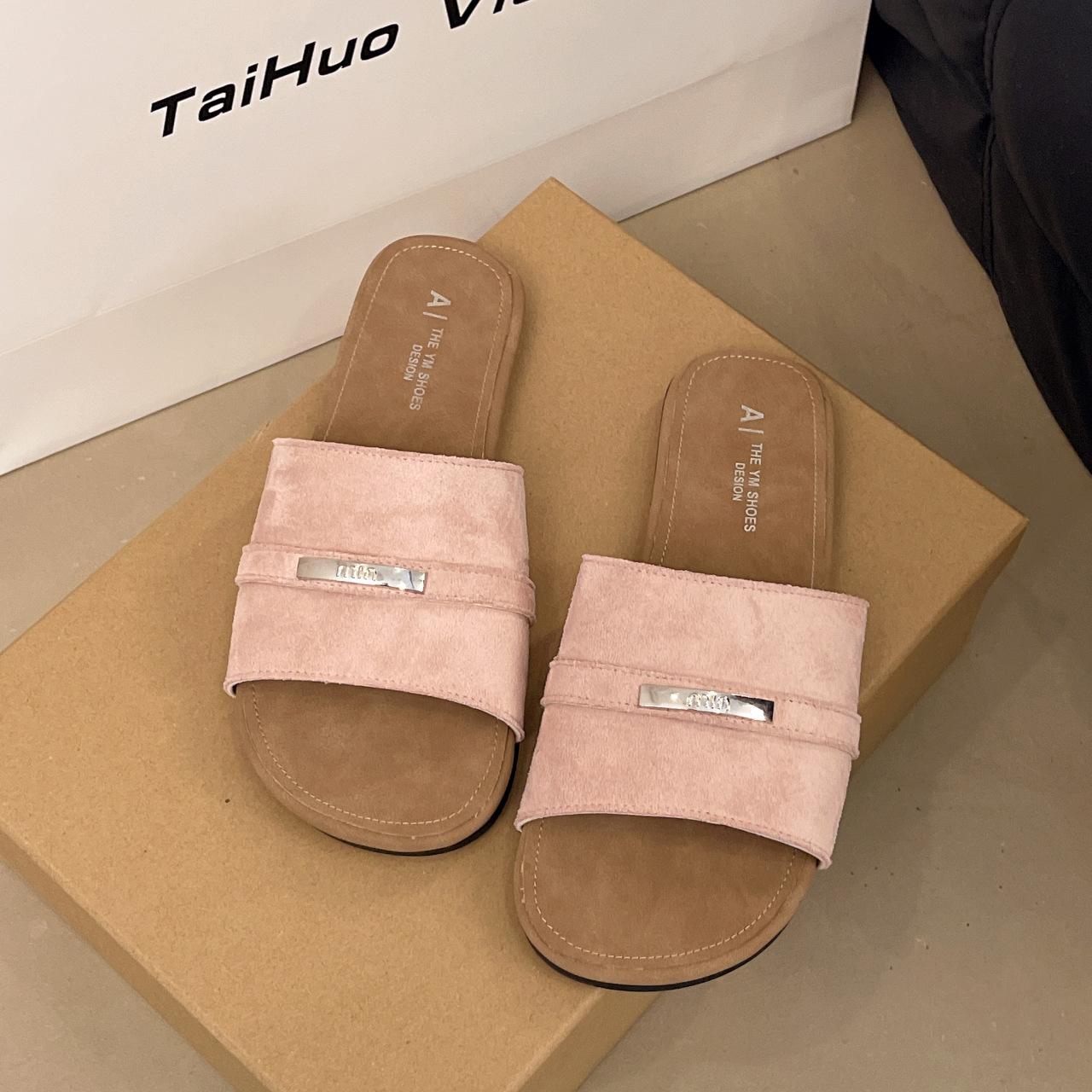 

Fashion 2025 Korean Fashion Metal Buckle Summer Outdoor Slippers for Women Comfortable Flat Soft Soled Anti Slip One Strap Design 35