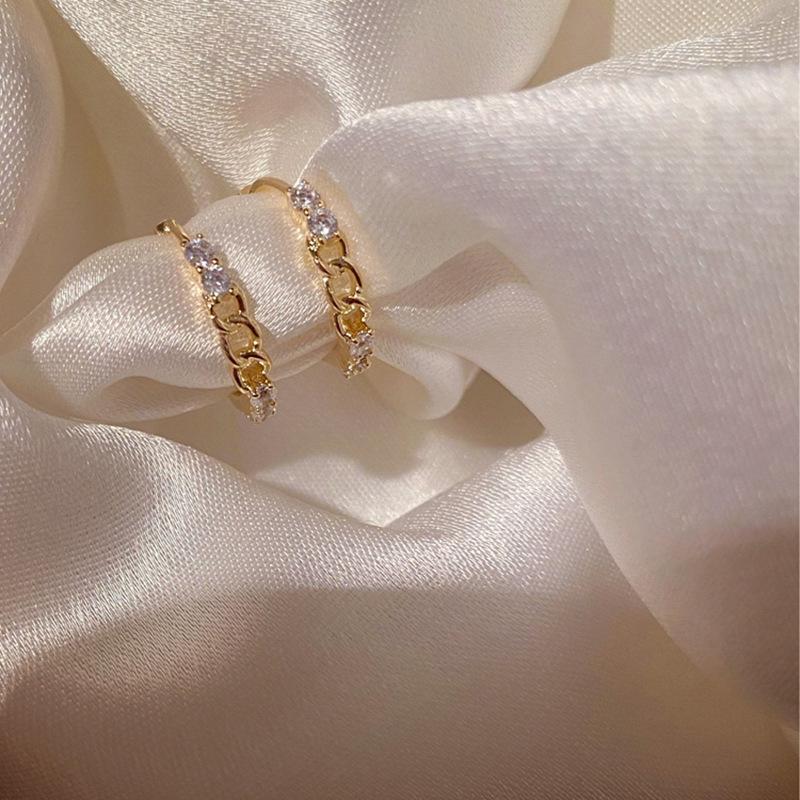 2025 Trendige Koreanische Nischen-Ohrklemmen: High-End Französische Influencer-Ohrringe