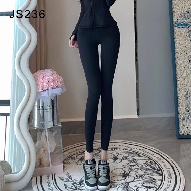 

2026 Women s Plus Size Petite Yoga & Fitness Sportswear Set for Running & Pilates M (90-100 Jin)