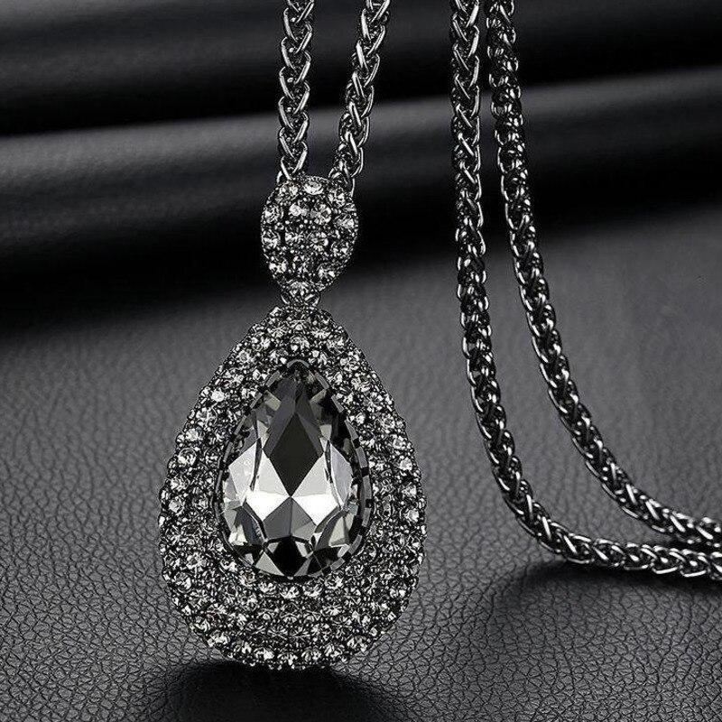 Długi łańcuszek do swetra w kształcie kropli wody jest wszechstronny i elegancki, stanowiąc wysokiej klasy dodatek, który uzupełnia łańcuszek na obojczyk.