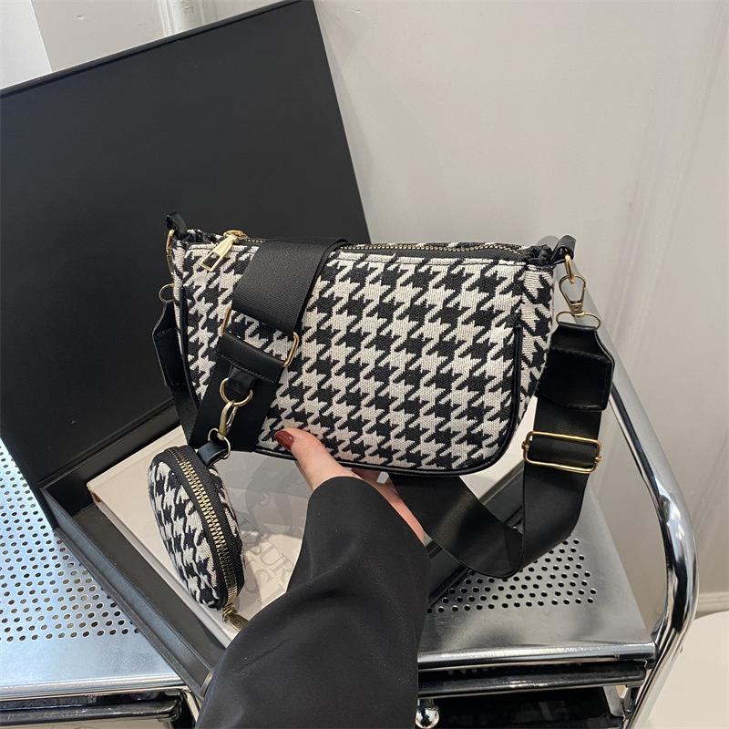 

Literary and artistic thousand bird grid two-piece set mother and child bag 2025 new trend fashion foreign style diagonal across the armpit shoulder чёрный