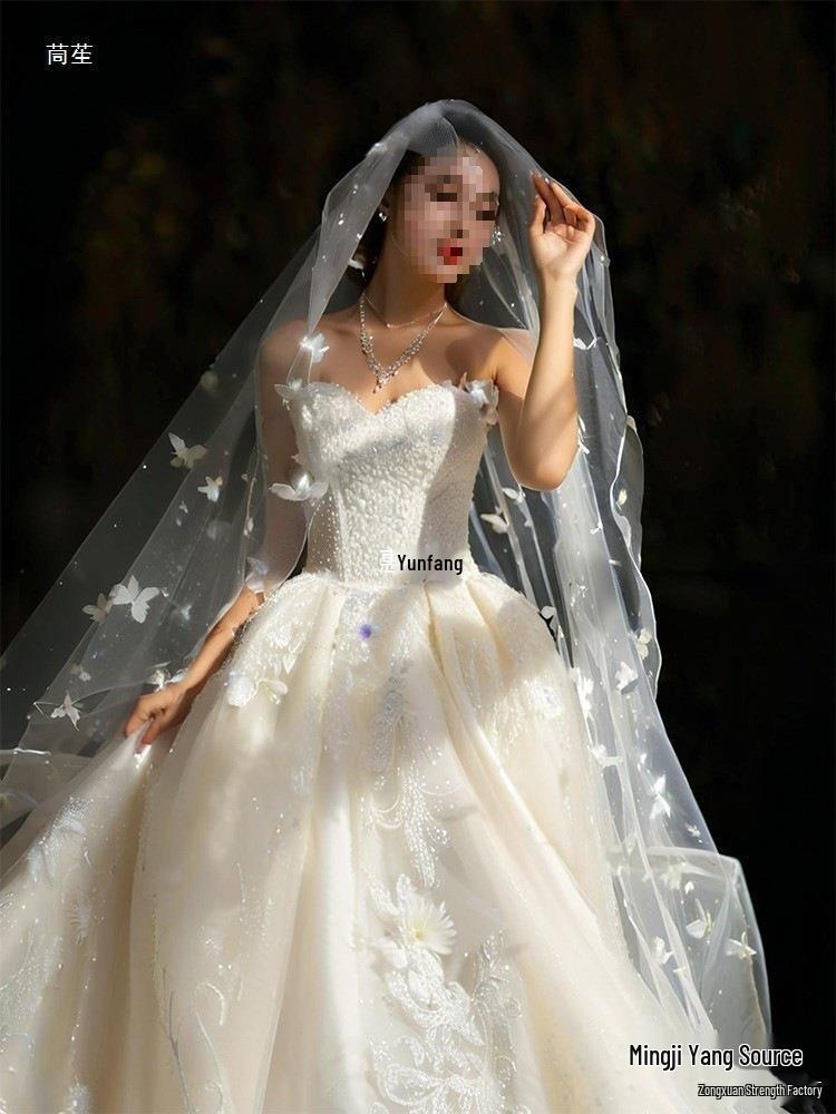Mori-kei Meerjungfrauen-Hochzeitskleid mit 3D-Schmetterlingsschleier, Schwere Stickereien, Perlen & Langer Schleier