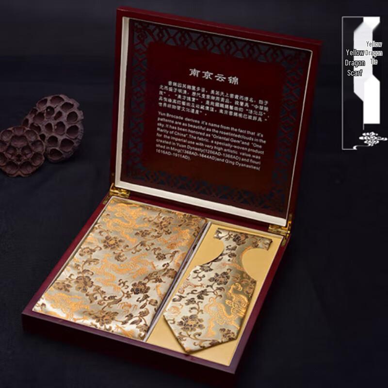 Шелковый галстук с вышивкой «Полярные виды» от Nanjing Yunjin