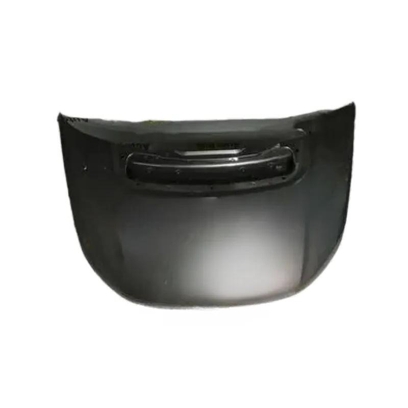 LR061279 fits the 2015 Land Rover Discovery Sport's engine cover.