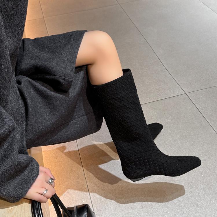 European fashion and comfortable sleeve low-heeled women's boots 2025 autumn and winter new fine-heeled woven high-heeled square boots