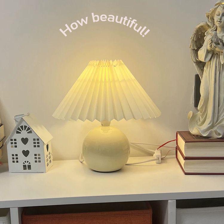Retro 2025 High-End Eye-Protection Desk Lamp: Luxury Sleep-Aid Atmosphere for Bedroom and Bedside.
