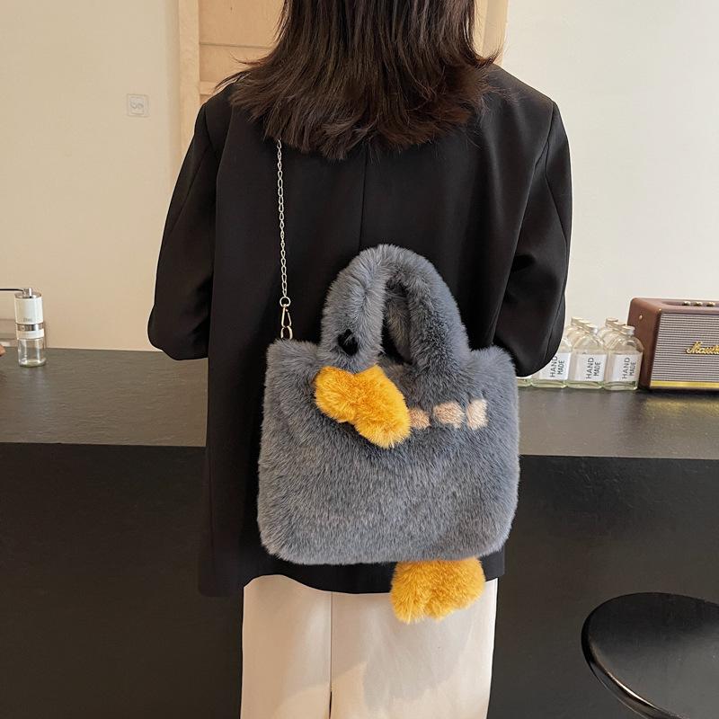 Japanese Cute Contrasting Duck Handbag 2025 New Plush Fashion Shoulder Bag Personalized Fluffy Messenger Bag Women