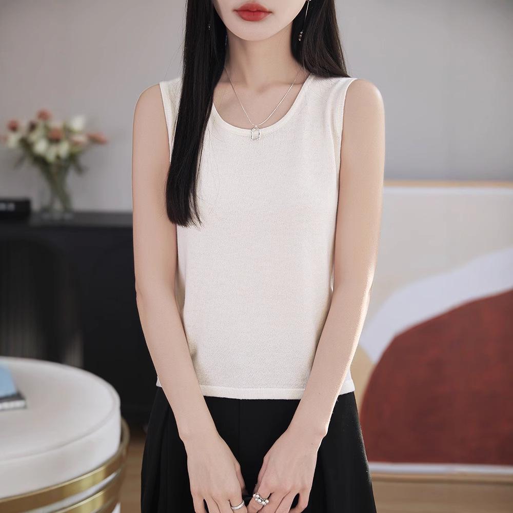 Women's Slim Fit Knitted Wool Vest - Soft Sleeveless Crew Neck for Spring & Autumn Layering