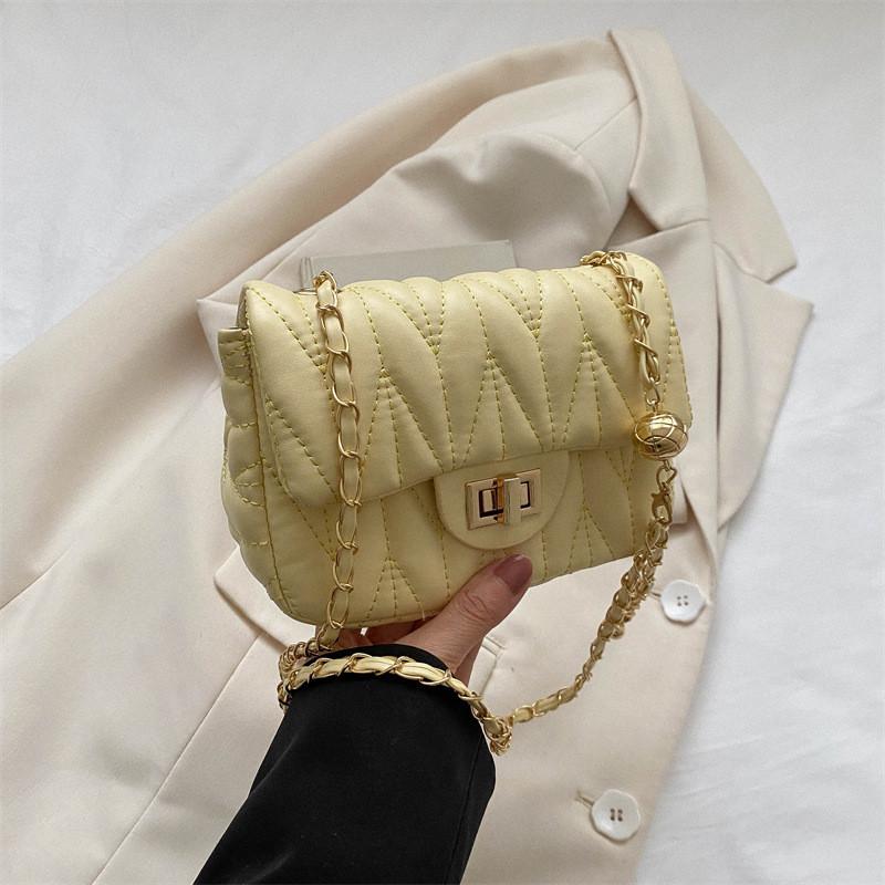 Stylish Minimalist Crossbody Bag With Lock Closure For Daily Commuting In Chic Colors
