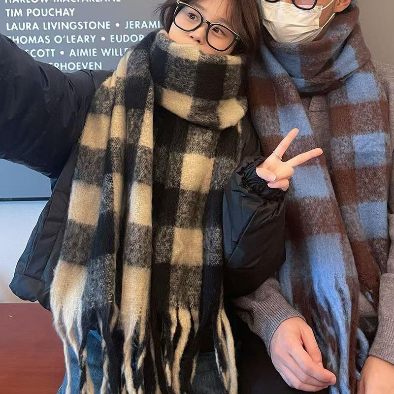 New Fashionable Versatile Knitted Scarf Winter Yu Shuxin Black and White Plaid Couple Cold Protection and Warm Women