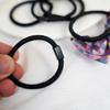 Schwarzes Schleifen-Haargummi mit quadratischer Kunststoffschnalle - DIY Schmuckzubehör Gummiband