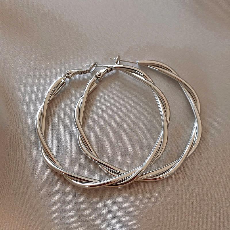 

Высококлассные серебряные геометрические круглые серьги - Элегантные и простые для повседневного стиля