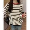 Neuer kontrastfarbiger gestreifter lässiger langärmliger Pullover für Damen im Herbst mit lockerem bauchbedeckendem Unterhemd-Top