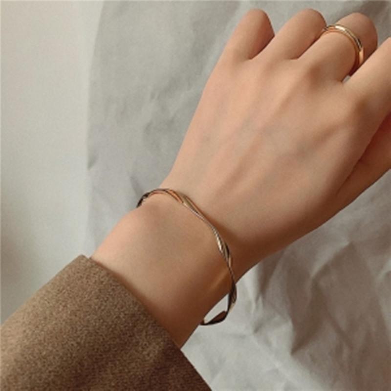 Koreanisches Twisted Fashion Nischen-Design-Armband – High-End-Trendy Cold Style für Frauen