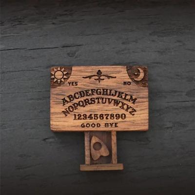 Miniaturní spiritistická tabulka se zásuvkou, Miniaturní Ouija tabulka, Dřevěná ručně vyráběná mluvící spiritistická tabulka s planchettou, Ouija tabulka Retro