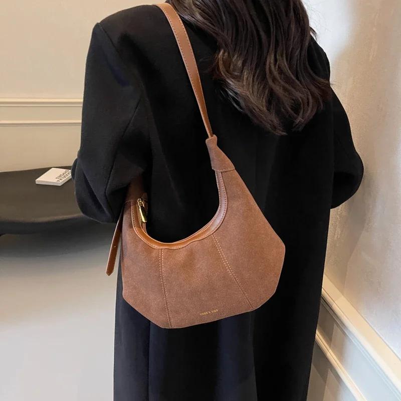 Popular retro style duffel bag for women this year  new large capacity relaxed travel crossbody bag