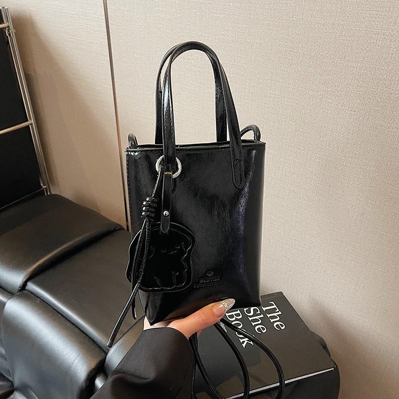 

Маленькая женская сумка 2025 новая весна-лето универсальная легкая мини модная повседневная сумка-мессенджер портативная сумка-ведро чёрный